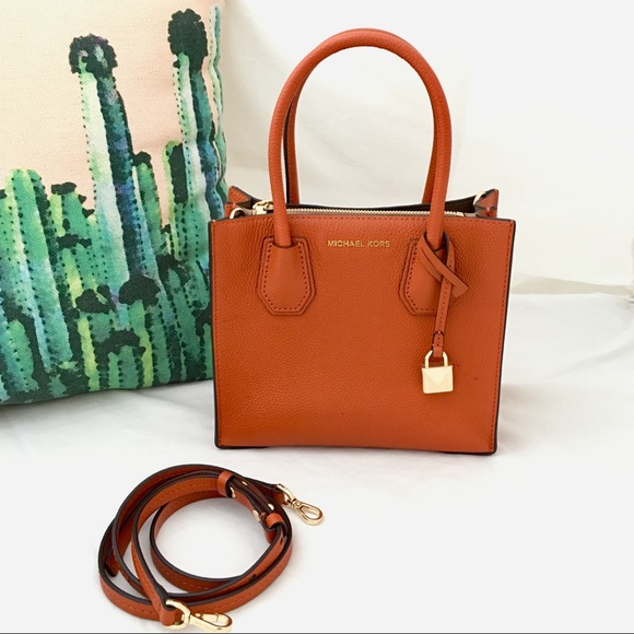 Michael Kors Handbags - Micheal Kors Mercer medium crossbody